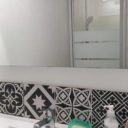 2 Etoiles Climatisé